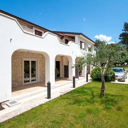 Mateo アパート *